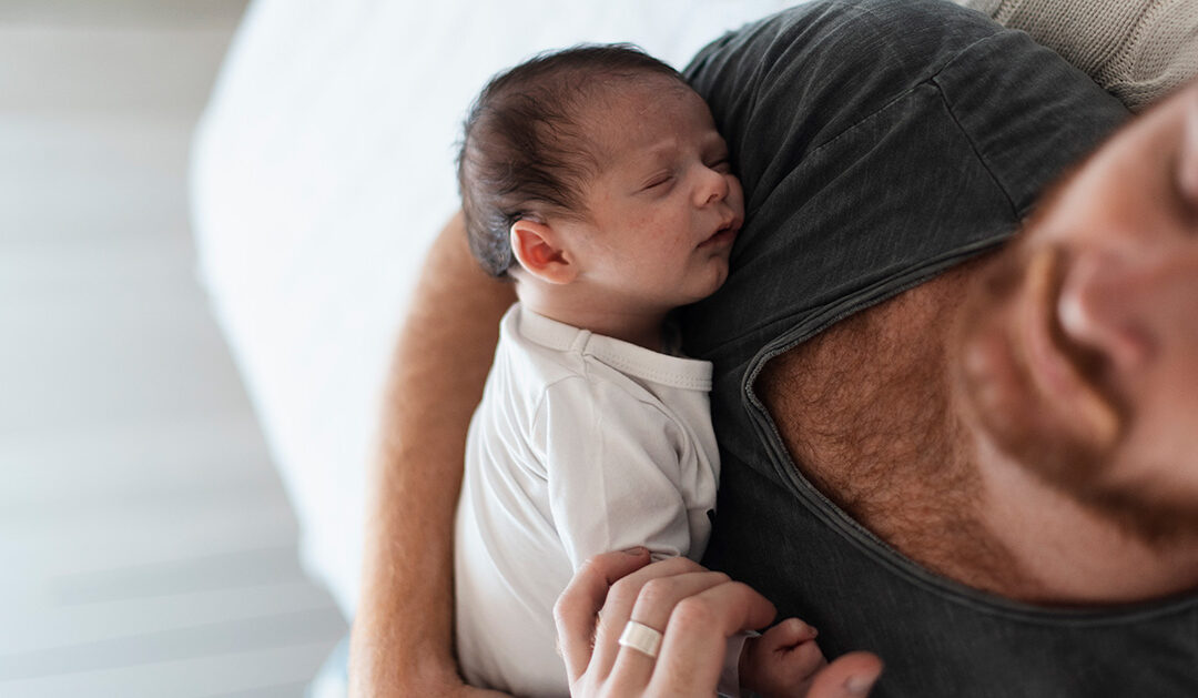 ¿Y si no es enojo? La depresión perinatal en los varones muchas veces se ve diferente.
